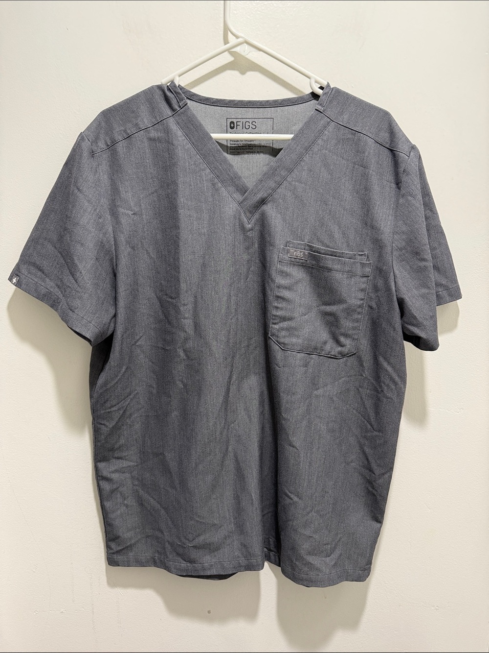 FIGS Leon Three-Pocket Scrub Top Gray Men’s Large Technical Collection
